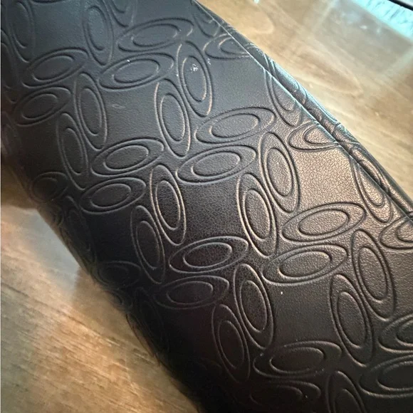 Oakley Black Embossed Case with Patterned Pouch - Picture 4 of 8